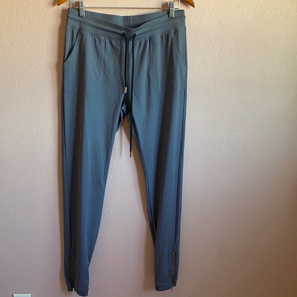 ZYIA Women's Classic Gray Joggers